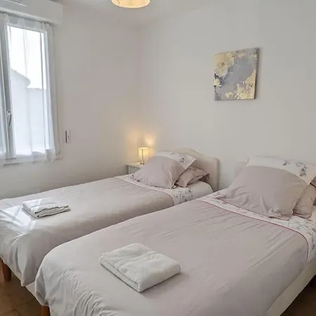 Maison Des Rosiers * לורדה